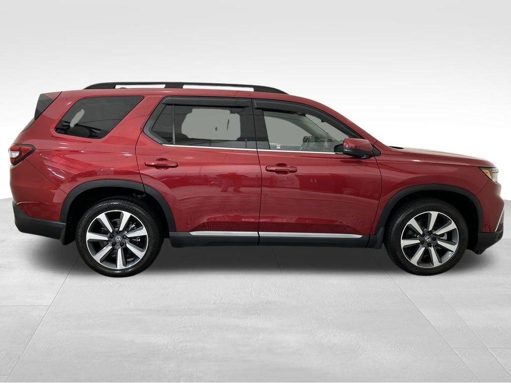 used 2025 Honda Pilot car, priced at $45,899