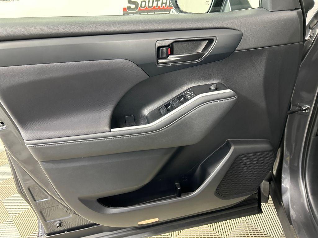 used 2023 Toyota Highlander car, priced at $28,880