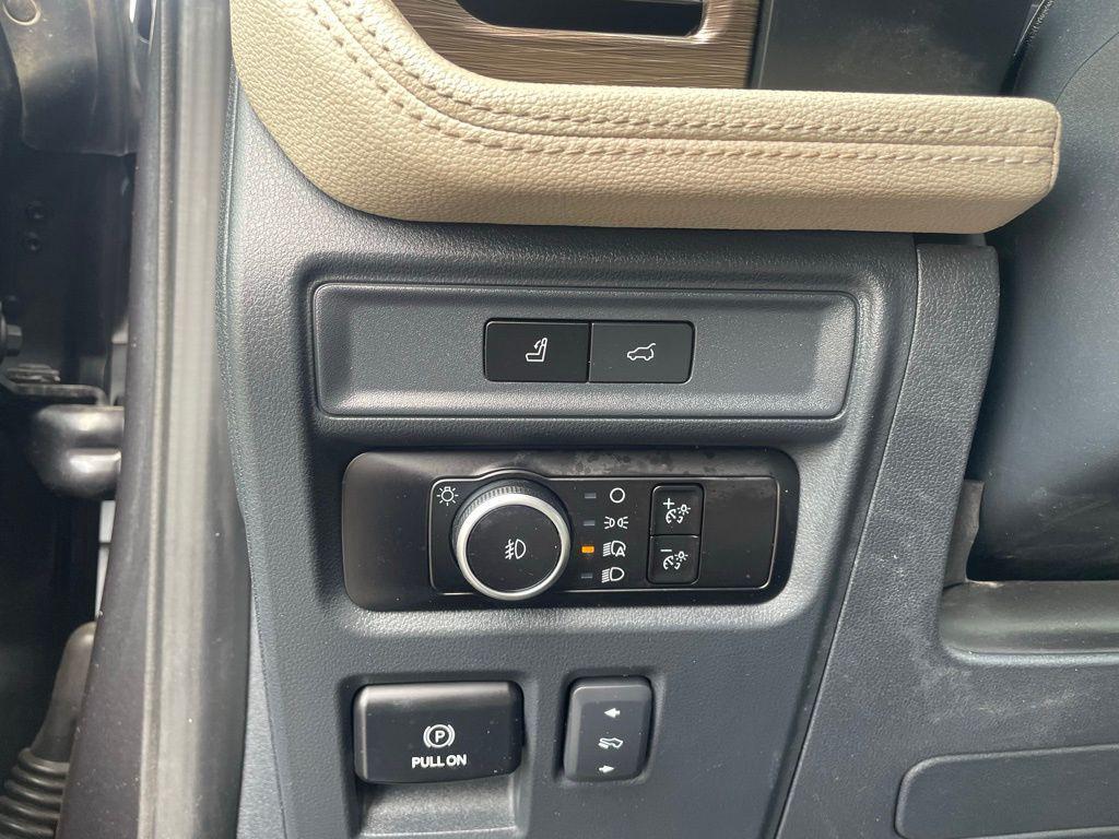 used 2023 Ford Expedition car, priced at $39,396