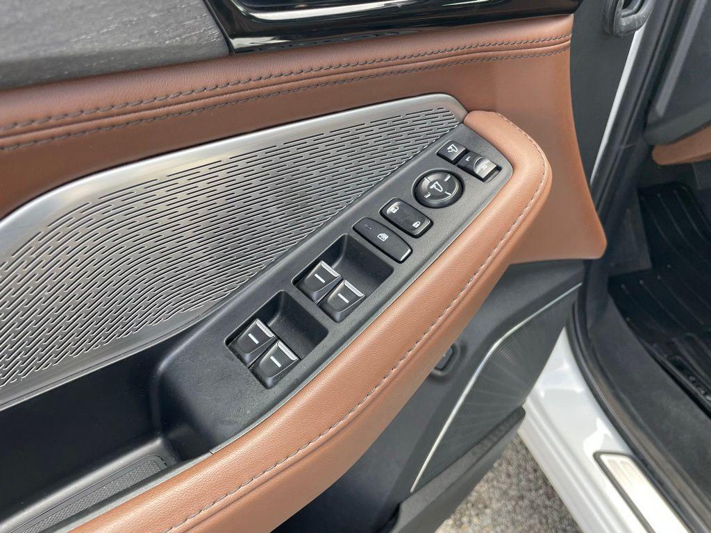 used 2022 Acura MDX car, priced at $35,955