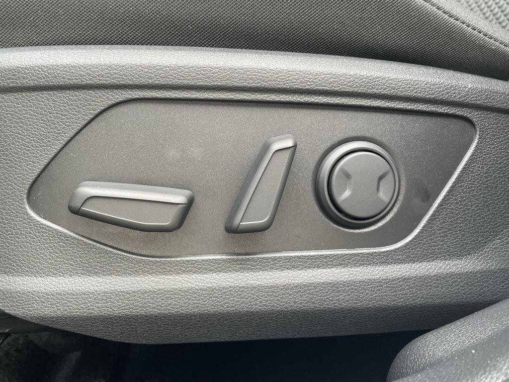 new 2026 Kia Carnival Hybrid car, priced at $53,453