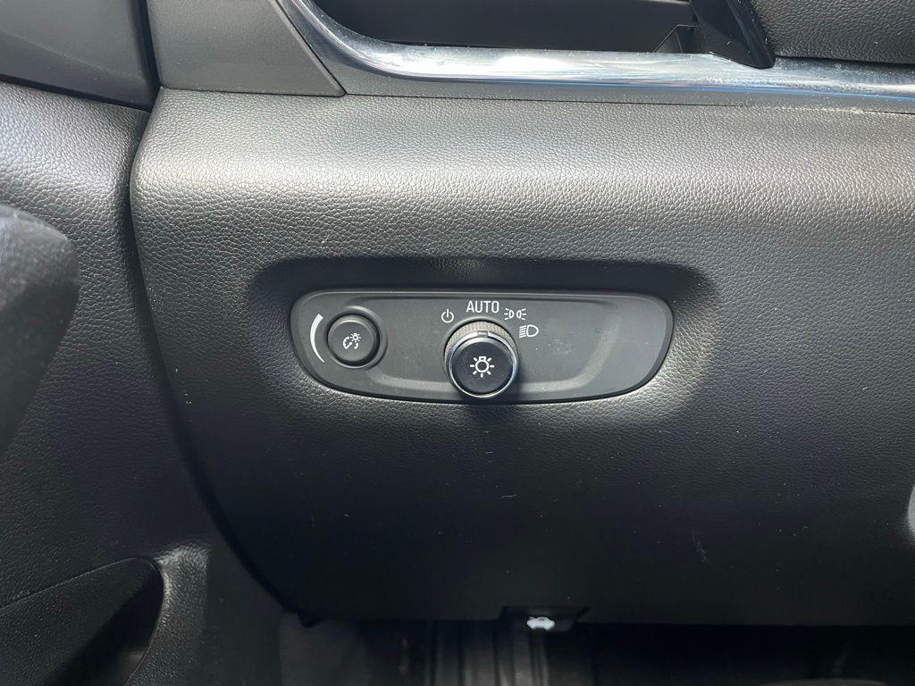 used 2023 Chevrolet Traverse car, priced at $27,729