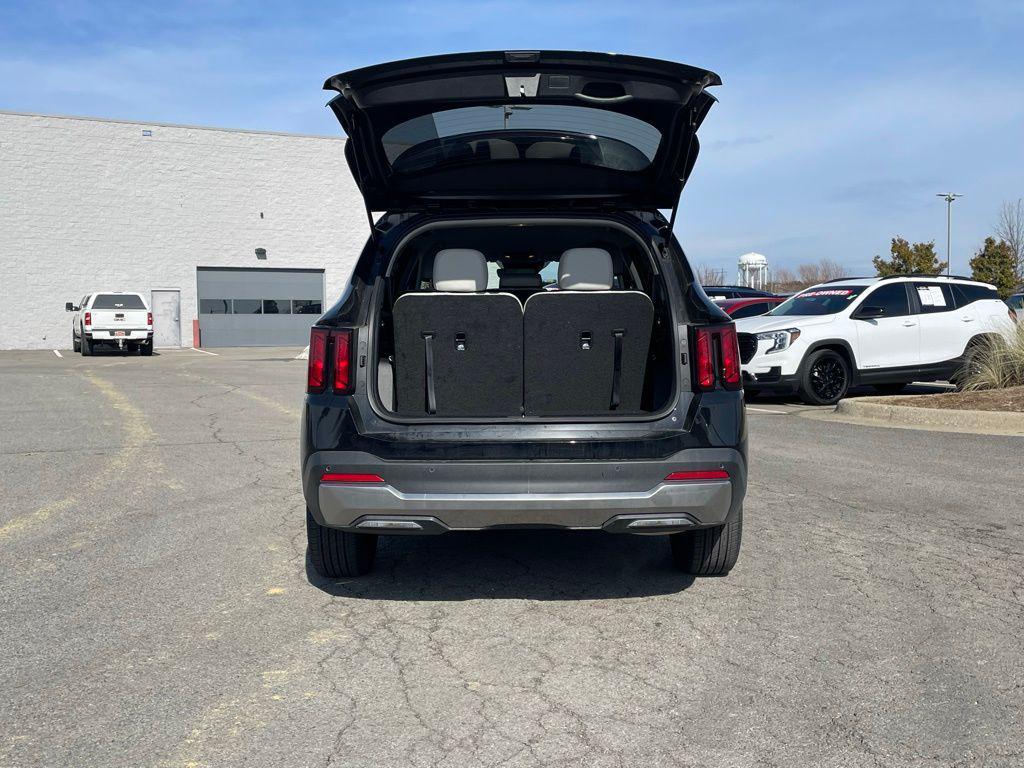 new 2025 Kia Sorento car, priced at $32,999