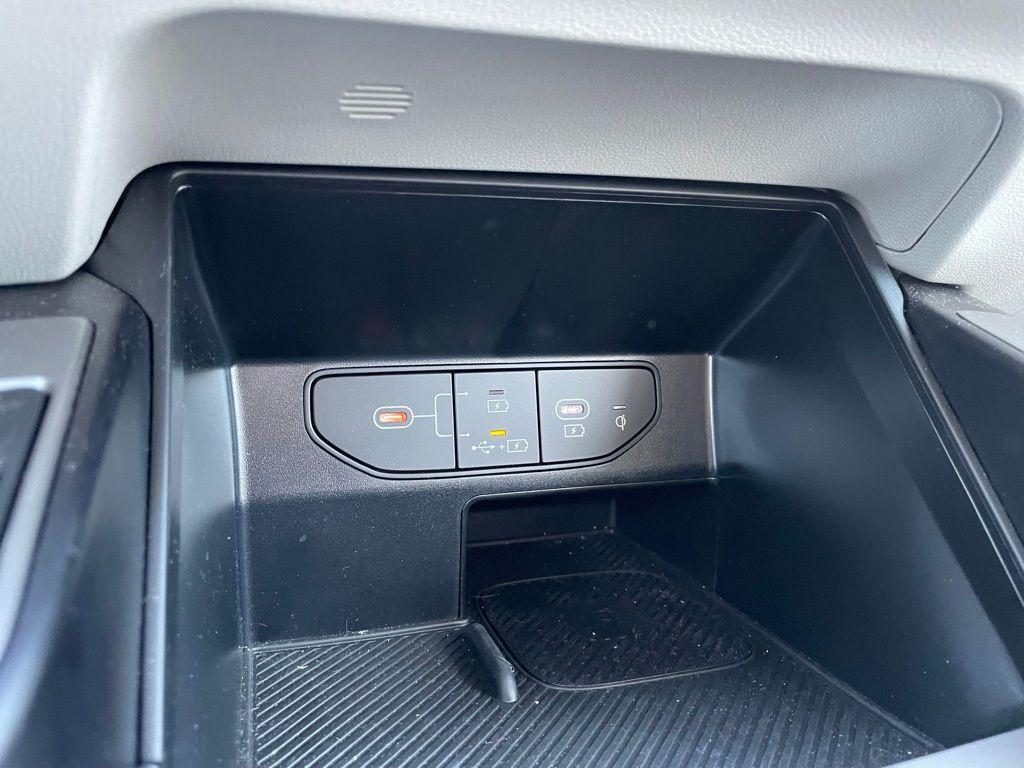 new 2025 Kia Sorento car, priced at $32,999