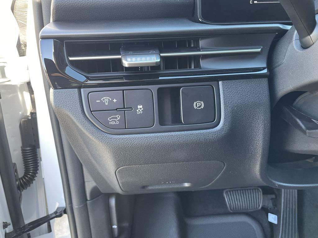 new 2026 Kia Sportage car, priced at $30,926