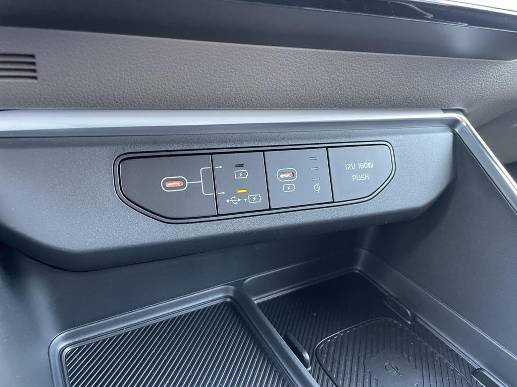 new 2026 Kia Carnival Hybrid car, priced at $43,984