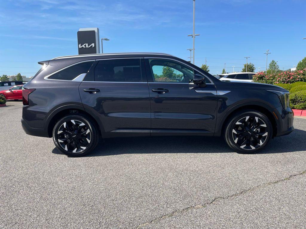 used 2025 Kia Sorento car, priced at $33,751