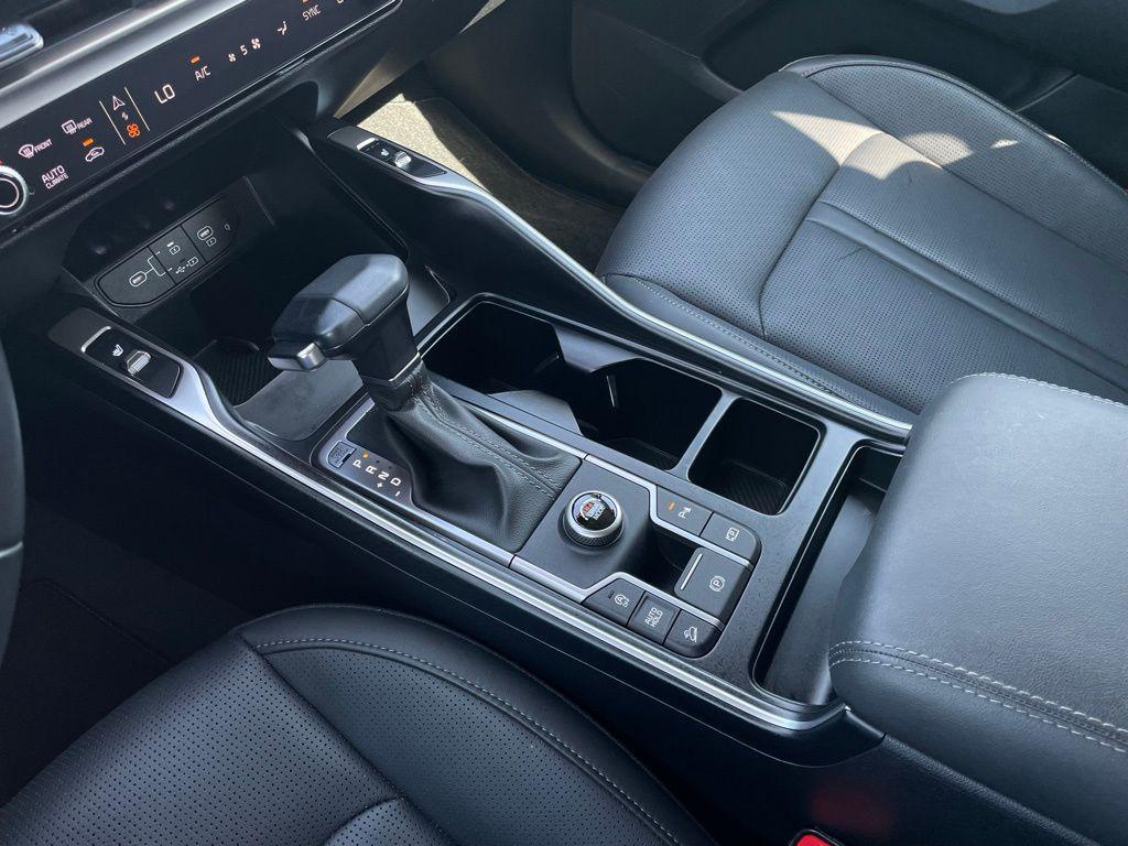 used 2025 Kia Sorento car, priced at $33,751
