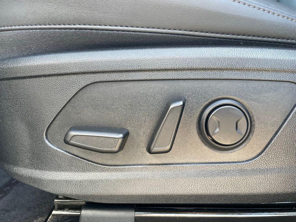used 2025 Kia Sorento car, priced at $33,751