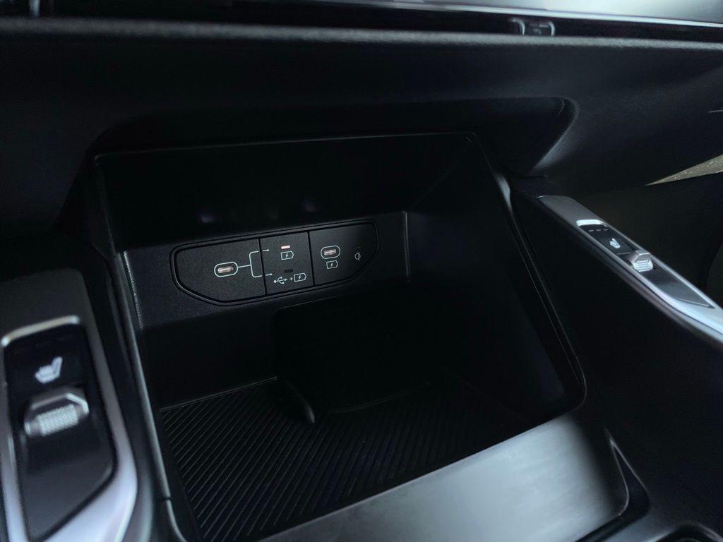 used 2025 Kia Sorento car, priced at $33,751