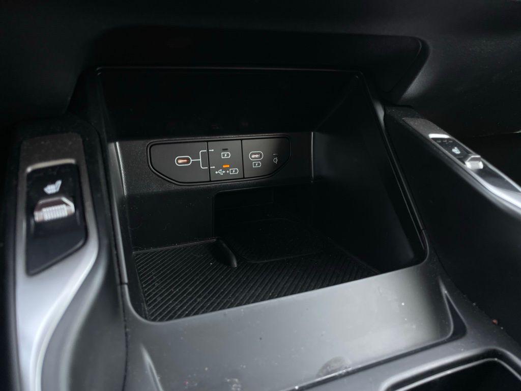 new 2025 Kia Sorento car, priced at $33,435
