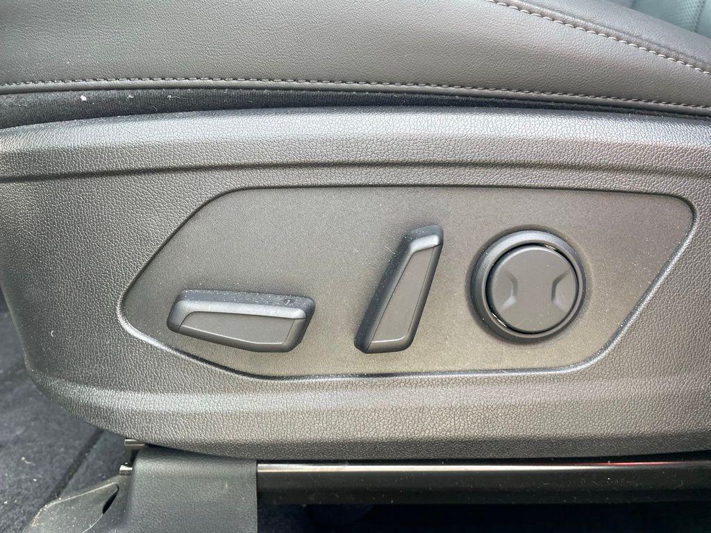 new 2025 Kia Sorento car, priced at $33,435