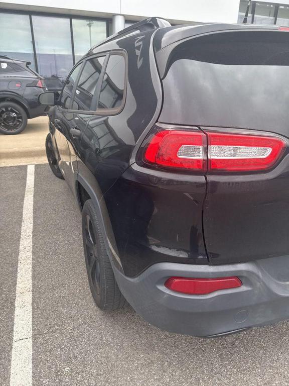 used 2017 Jeep Cherokee car