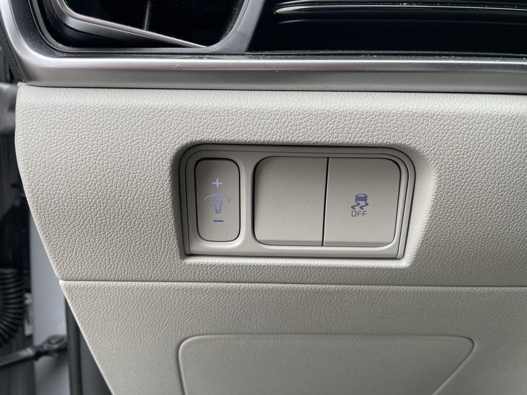 used 2025 Kia Sorento car, priced at $27,449