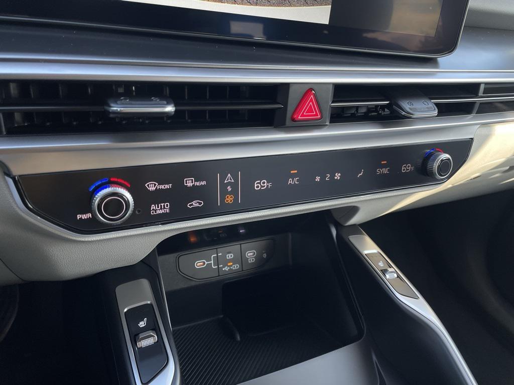 new 2026 Kia Sorento car, priced at $33,943