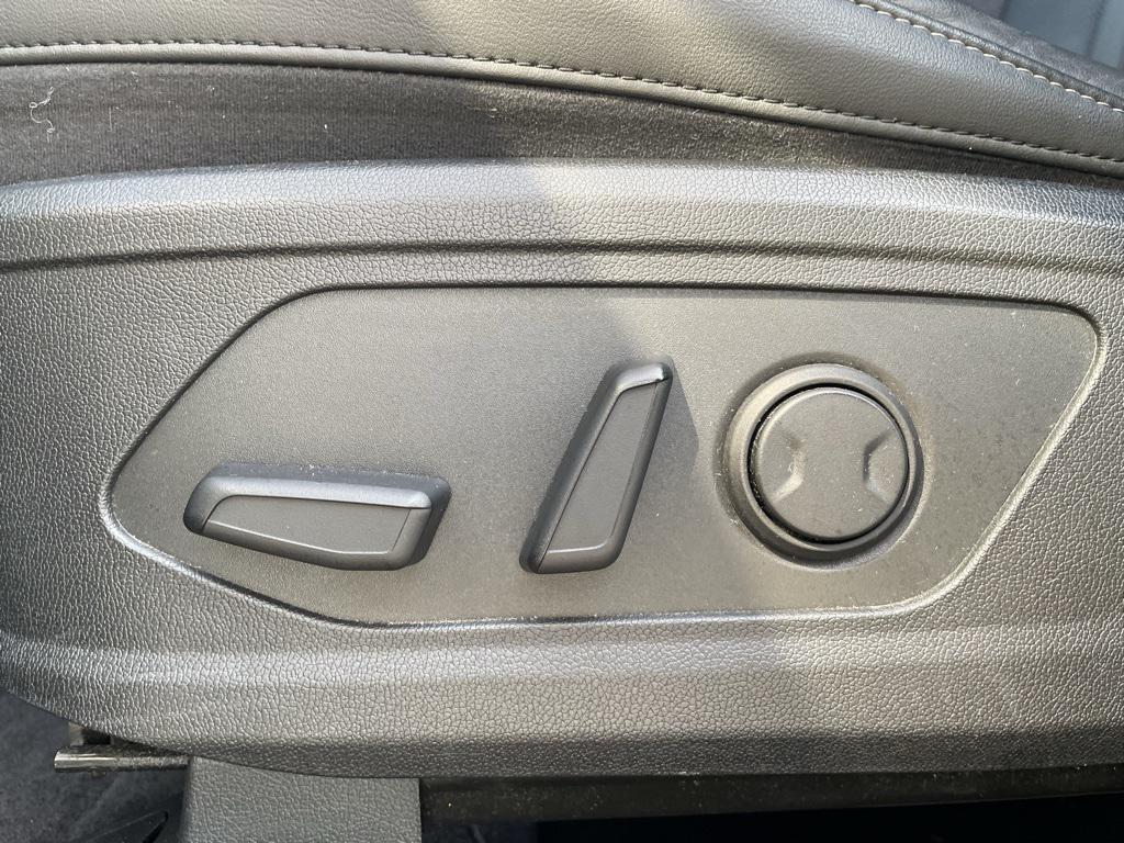 used 2025 Kia Sorento car, priced at $28,498