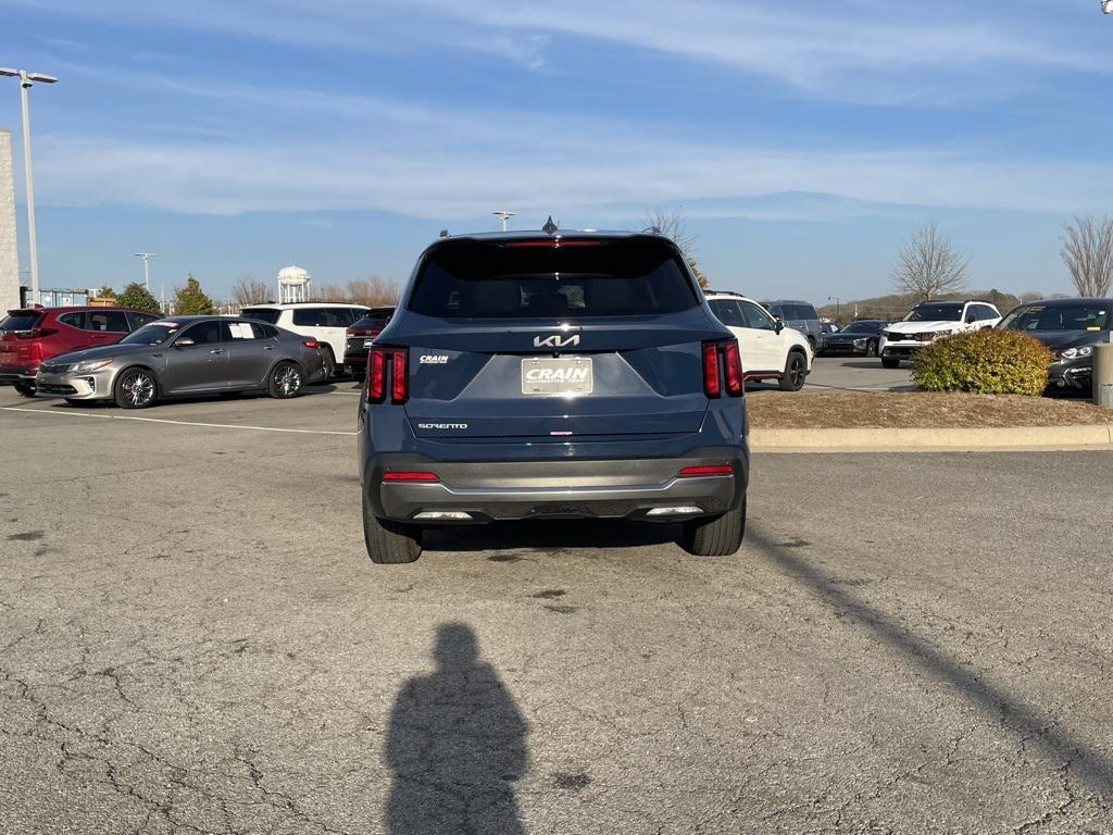 used 2025 Kia Sorento car, priced at $28,498