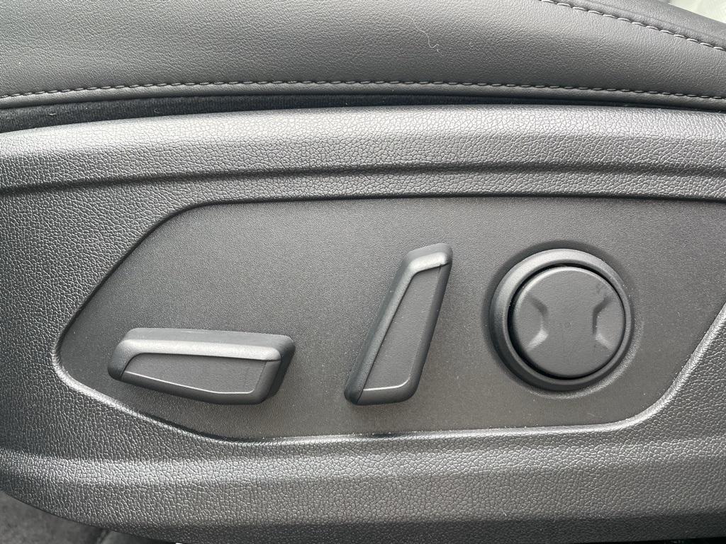 used 2025 Kia Sorento car, priced at $28,497