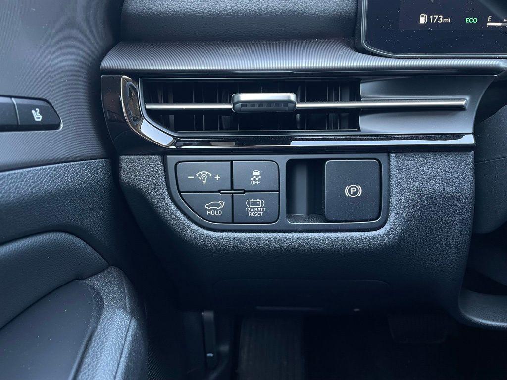 new 2026 Kia Sportage Hybrid car, priced at $39,005