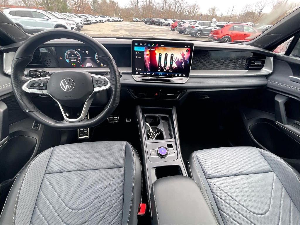 used 2025 Volkswagen Tiguan car, priced at $33,900