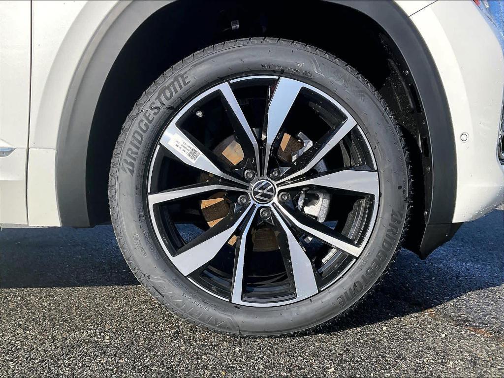 new 2026 Volkswagen Atlas Cross Sport car, priced at $52,595