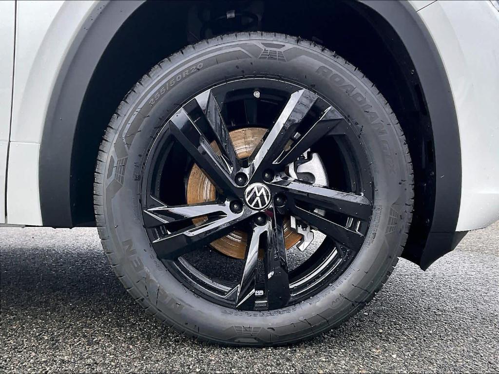 new 2026 Volkswagen Atlas Cross Sport car, priced at $49,452