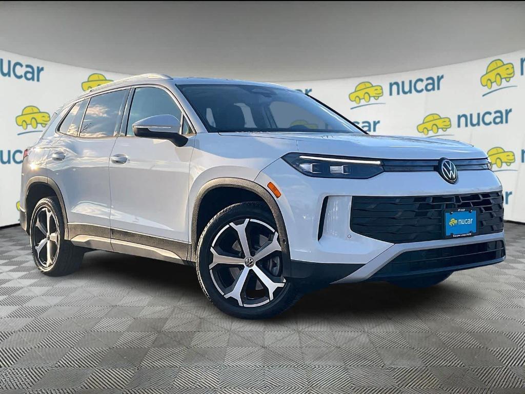 used 2025 Volkswagen Tiguan car, priced at $31,900