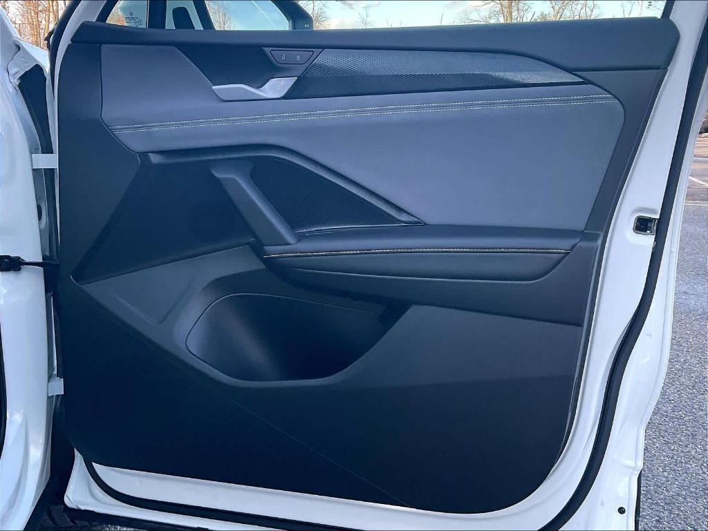 used 2025 Volkswagen Tiguan car, priced at $31,900