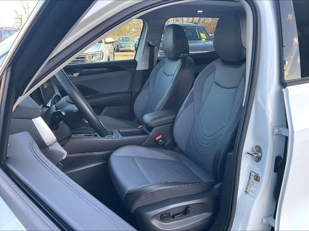 used 2025 Volkswagen Tiguan car, priced at $31,900