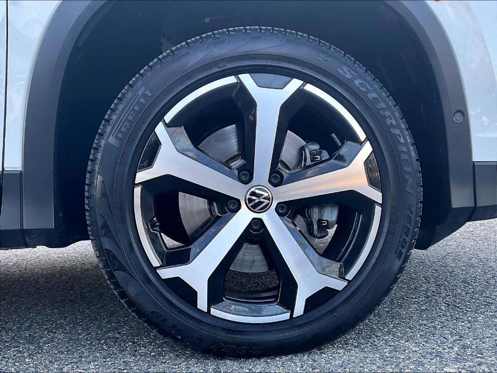 used 2025 Volkswagen Tiguan car, priced at $31,900