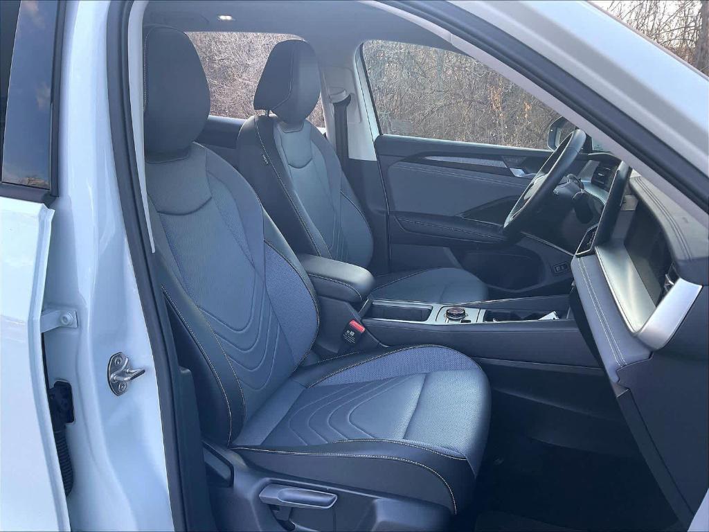 used 2025 Volkswagen Tiguan car, priced at $31,900