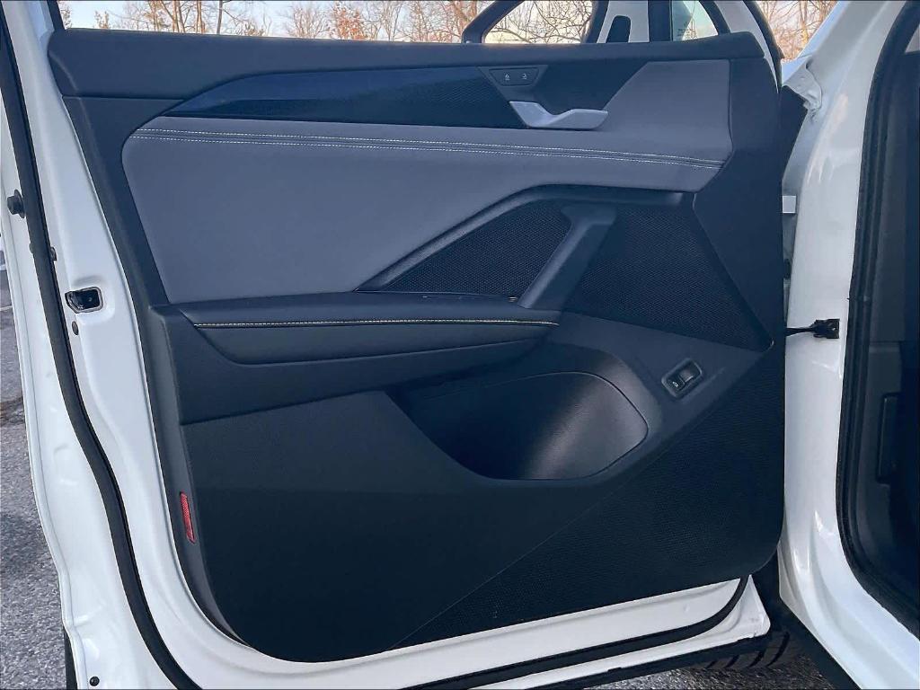 used 2025 Volkswagen Tiguan car, priced at $31,900