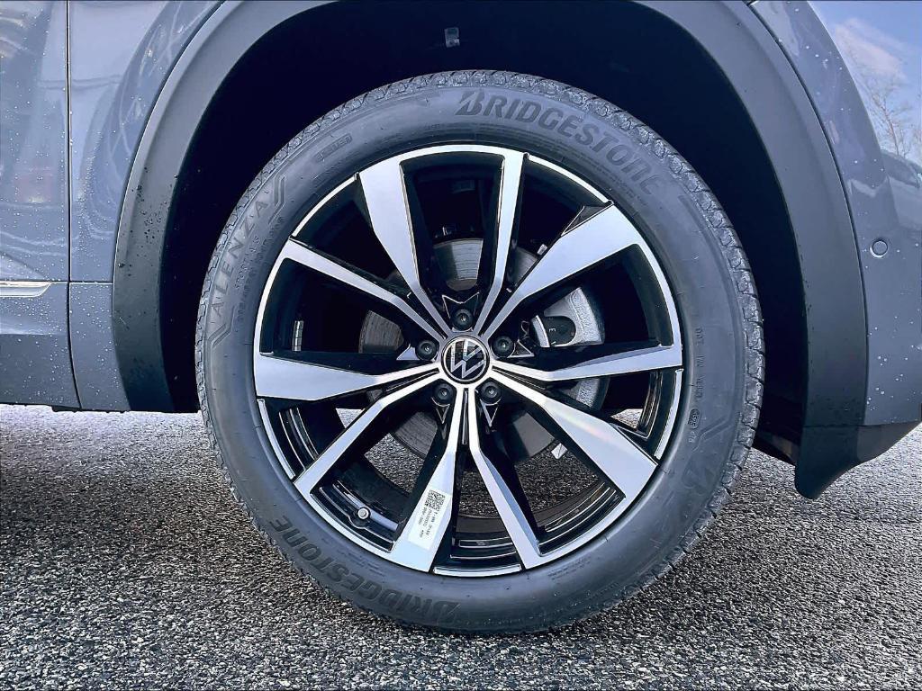 new 2026 Volkswagen Atlas Cross Sport car, priced at $52,595