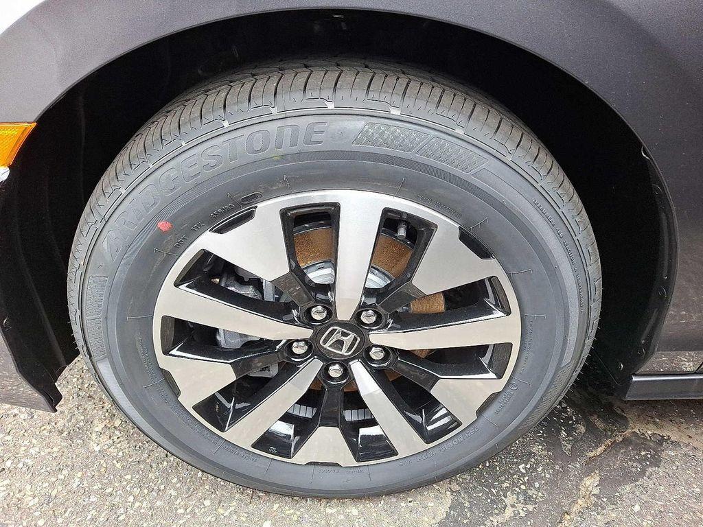 new 2026 Honda Odyssey car, priced at $43,987