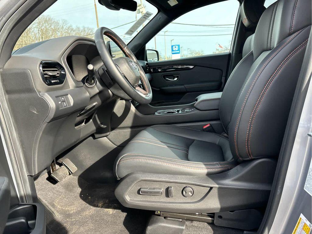 used 2025 Honda Pilot car, priced at $43,935