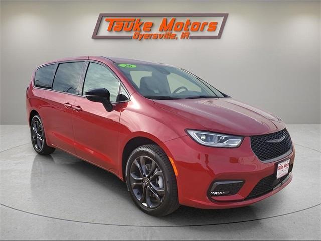 new 2026 Chrysler Pacifica car, priced at $47,780