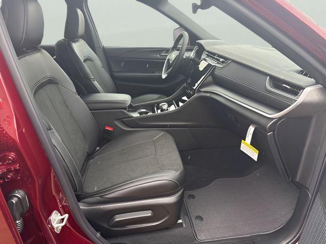 new 2025 Jeep Grand Cherokee car, priced at $47,120