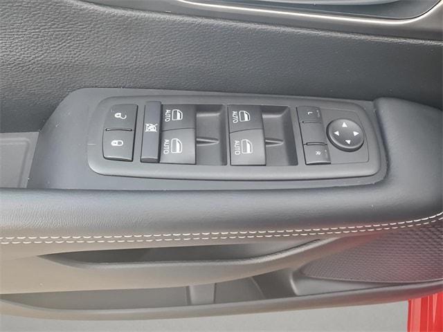 used 2025 Chrysler Pacifica car, priced at $32,000