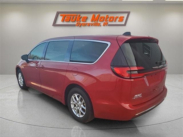 used 2025 Chrysler Pacifica car, priced at $32,000