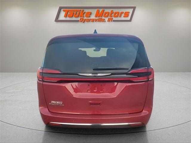 used 2025 Chrysler Pacifica car, priced at $32,000