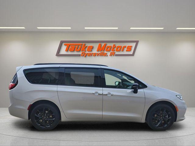 new 2026 Chrysler Pacifica car, priced at $48,450