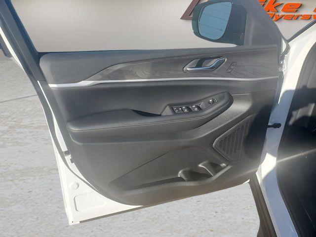 new 2025 Jeep Grand Cherokee car, priced at $51,385