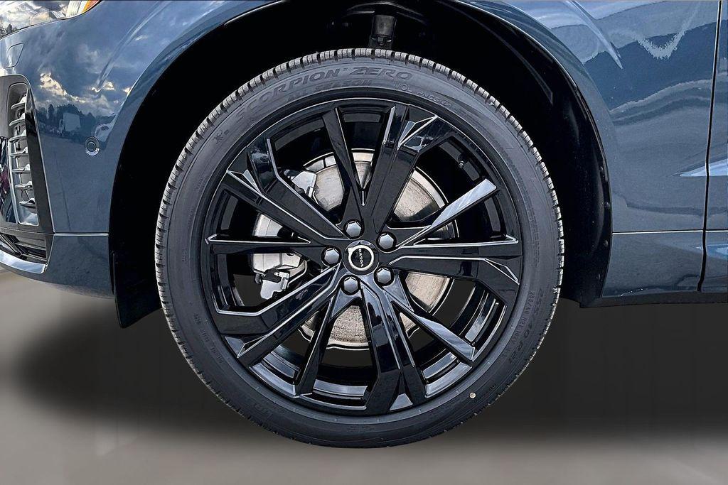 new 2026 Volvo XC60 Plug-In Hybrid car, priced at $75,685