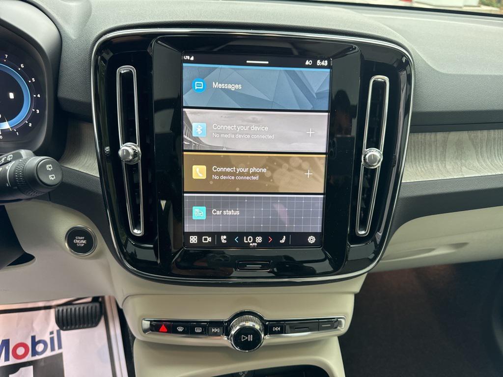 new 2025 Volvo XC40 car, priced at $39,999