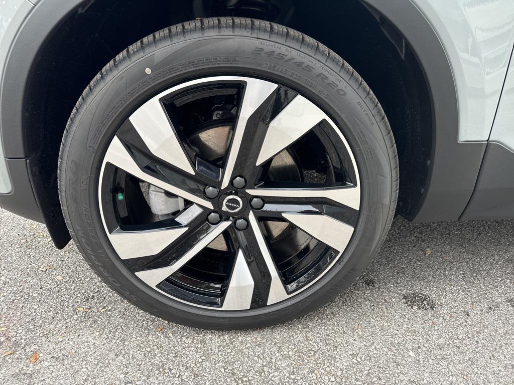 new 2025 Volvo XC40 car, priced at $39,999