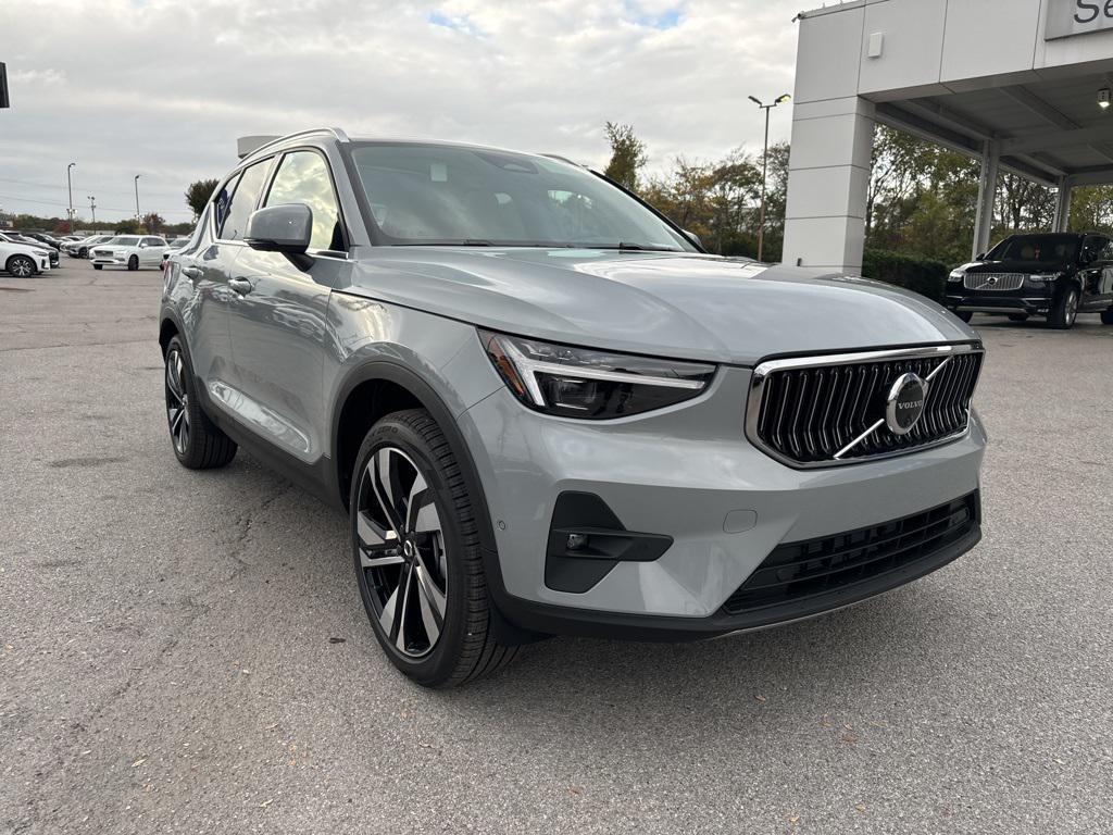 new 2025 Volvo XC40 car, priced at $39,999