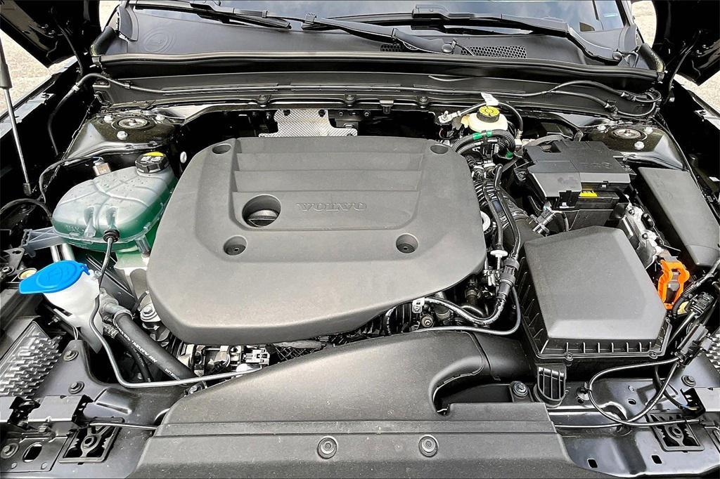 new 2025 Volvo XC40 car, priced at $39,999