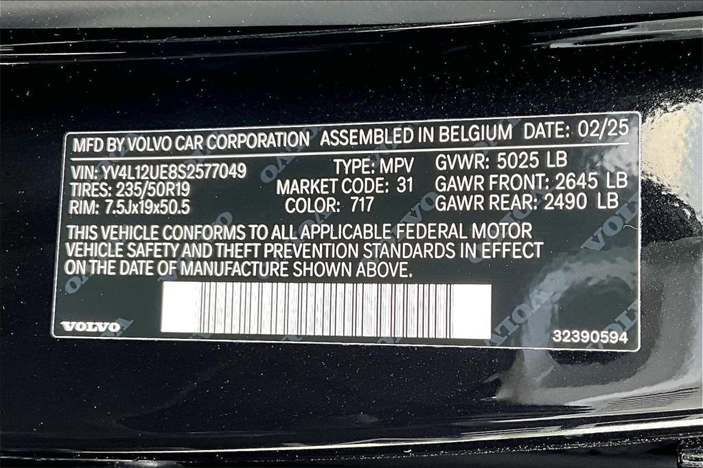 new 2025 Volvo XC40 car, priced at $39,999