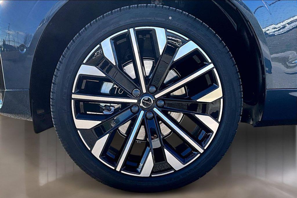 new 2026 Volvo XC60 car, priced at $64,055