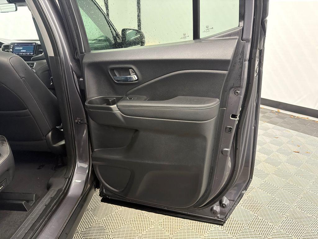 used 2025 Honda Ridgeline car, priced at $33,299